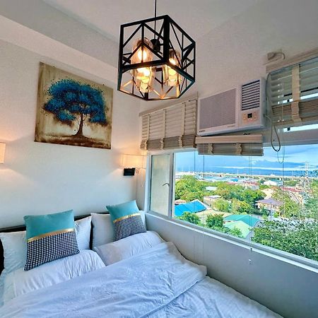 Studio One Condominium, Alabang - Bluu - Fiber Wi-Fi, Netflix-Ready Muntinlupa City Esterno foto
