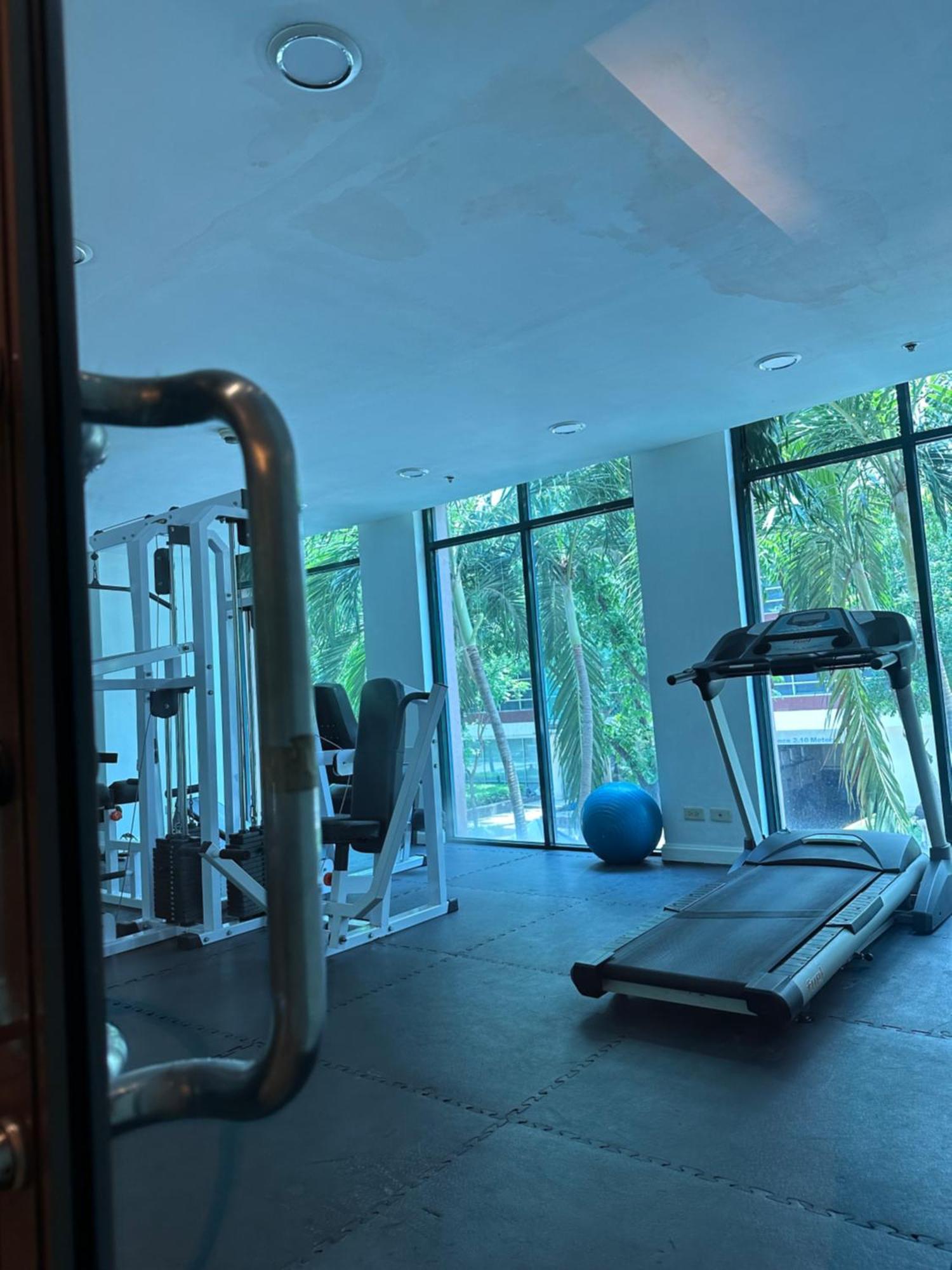 Studio One Condominium, Alabang - Bluu - Fiber Wi-Fi, Netflix-Ready Muntinlupa City Esterno foto