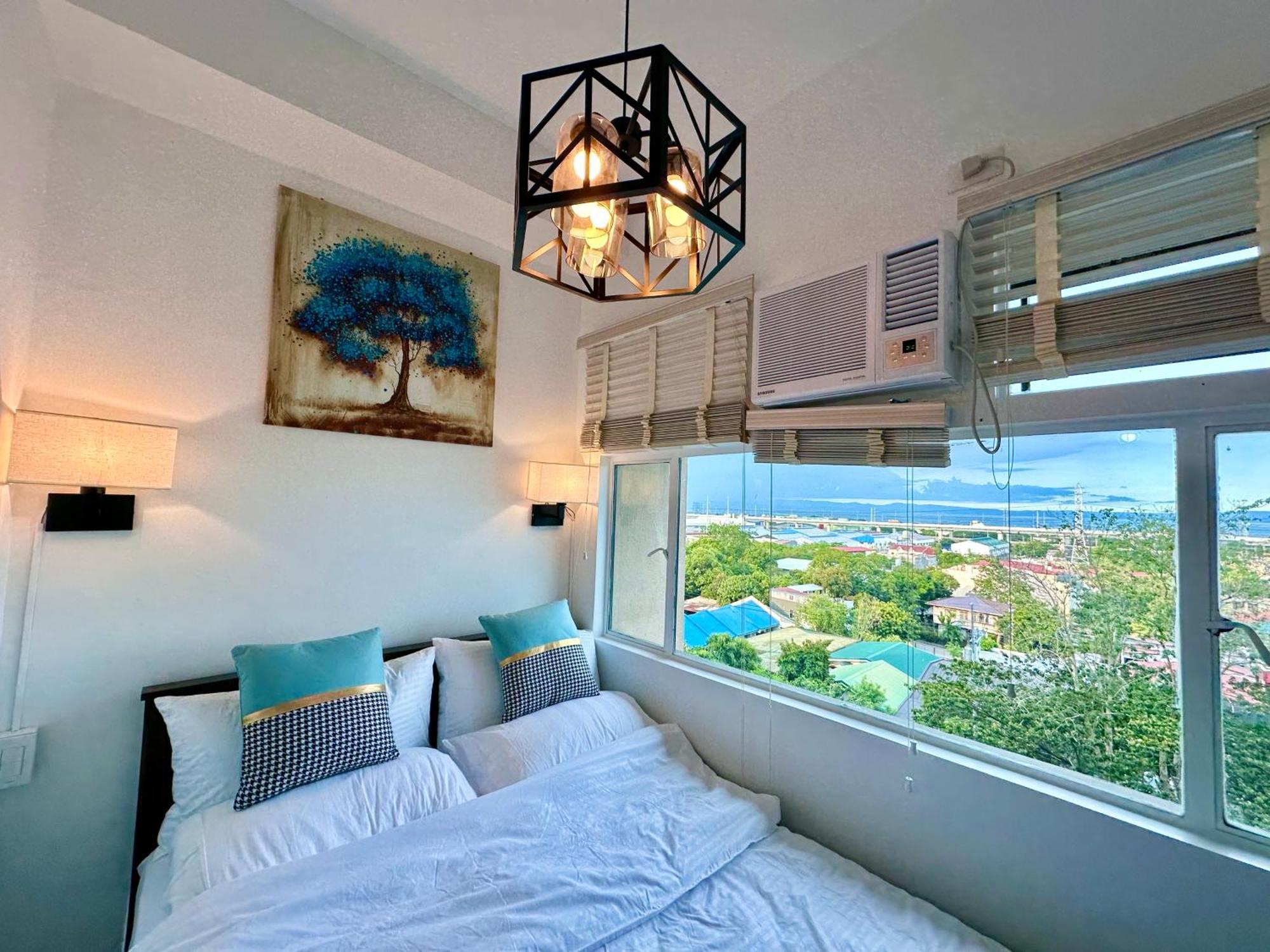 Studio One Condominium, Alabang - Bluu - Fiber Wi-Fi, Netflix-Ready Muntinlupa City Esterno foto