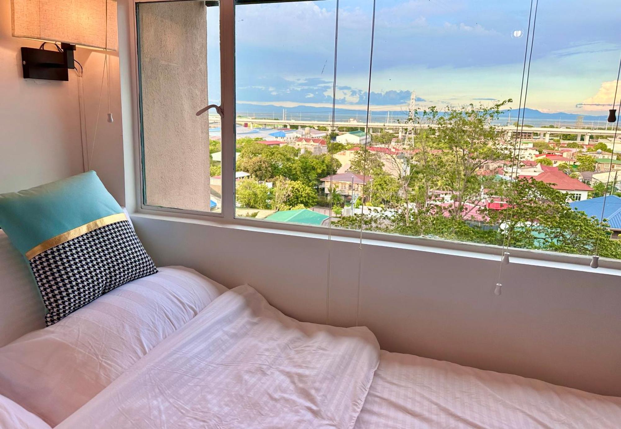 Studio One Condominium, Alabang - Bluu - Fiber Wi-Fi, Netflix-Ready Muntinlupa City Esterno foto
