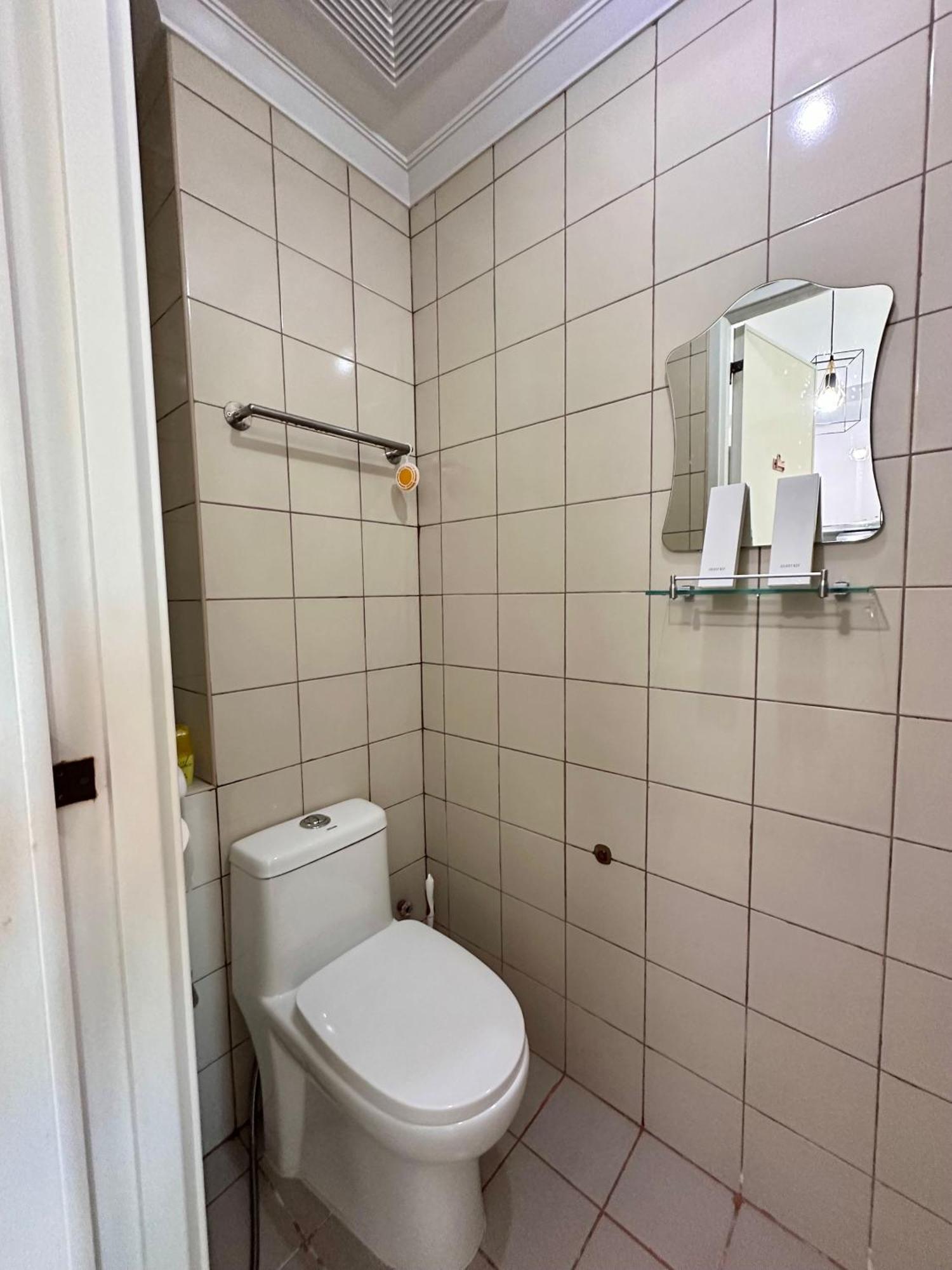 Studio One Condominium, Alabang - Bluu - Fiber Wi-Fi, Netflix-Ready Muntinlupa City Esterno foto