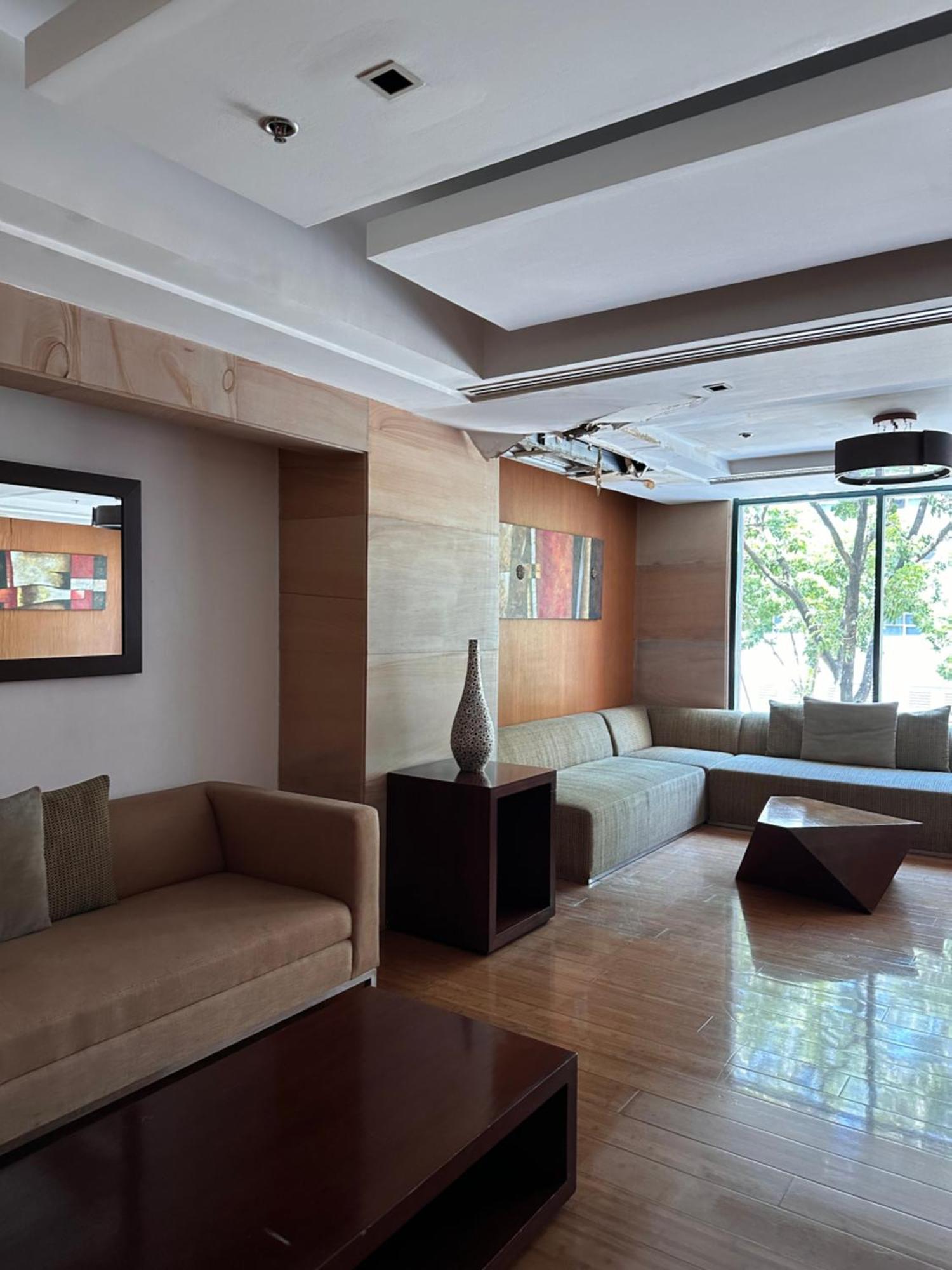 Studio One Condominium, Alabang - Bluu - Fiber Wi-Fi, Netflix-Ready Muntinlupa City Esterno foto